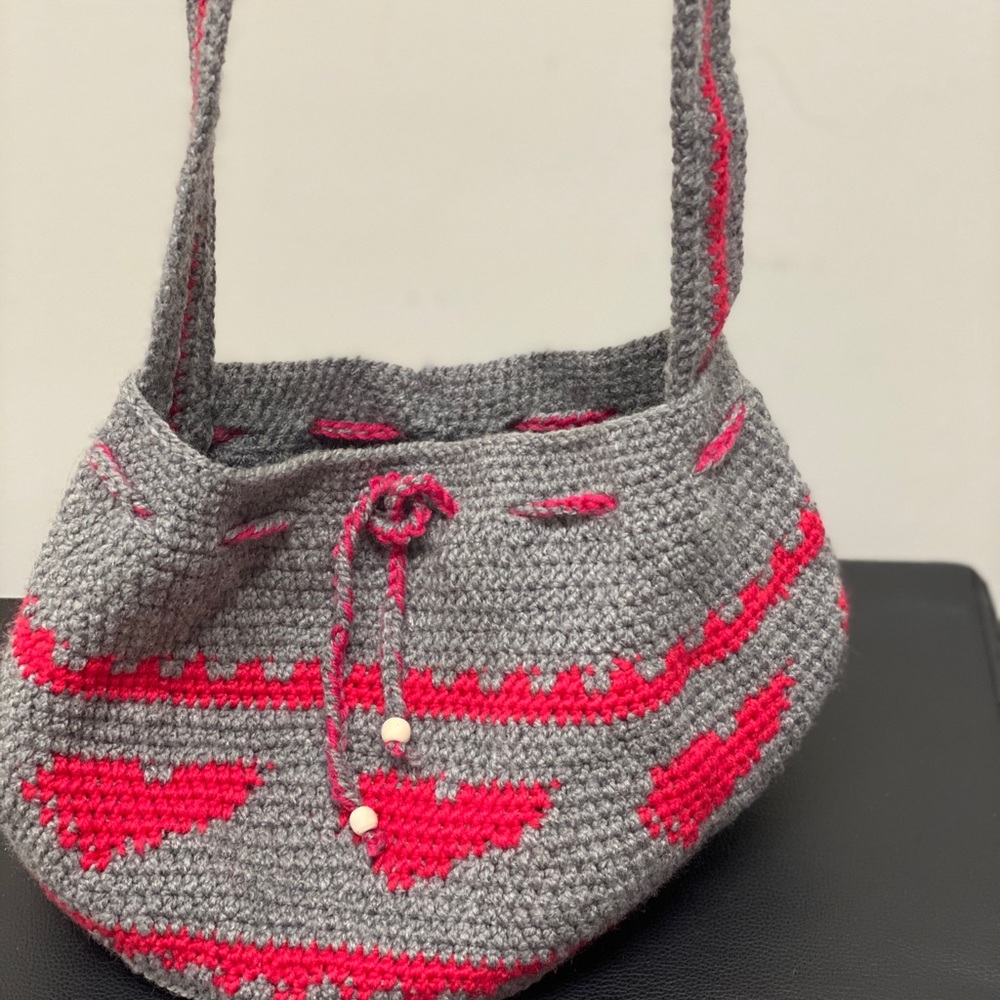 Knitted shoulder bag red & gray